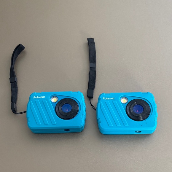 Polaroid Vibrant Blue Cameras with Black Straps - Picture 1 of 4